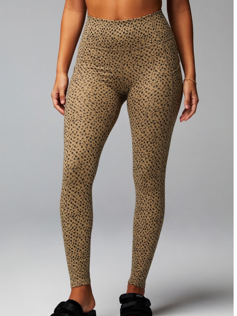 FABLETICS - Luxe High-Waist Legging & Oasis Sports Bra SET Abstract Cheetah 🐆 - Picture 4 of 9